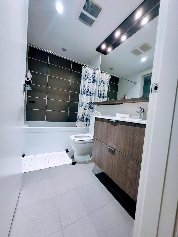 Your Perfect Escape - Modern Landmark Condo In Downtown Calgary - Free Parking- Premium Location Εξωτερικό φωτογραφία