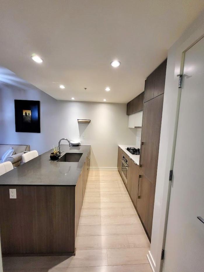 Your Perfect Escape - Modern Landmark Condo In Downtown Calgary - Free Parking- Premium Location Εξωτερικό φωτογραφία