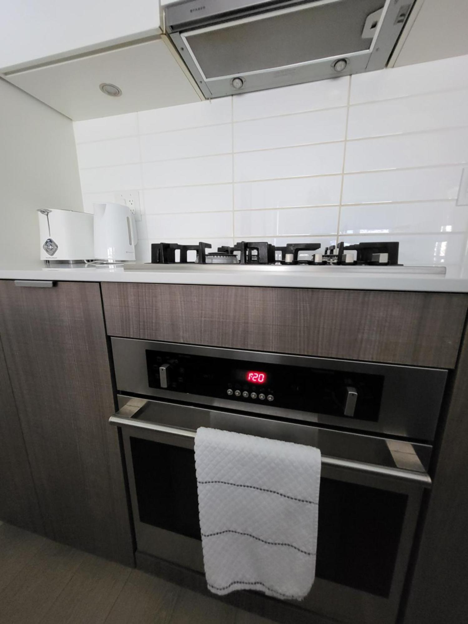 Your Perfect Escape - Modern Landmark Condo In Downtown Calgary - Free Parking- Premium Location Εξωτερικό φωτογραφία
