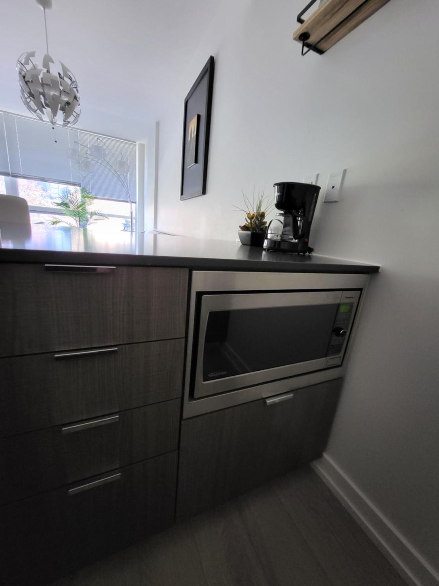Your Perfect Escape - Modern Landmark Condo In Downtown Calgary - Free Parking- Premium Location Εξωτερικό φωτογραφία